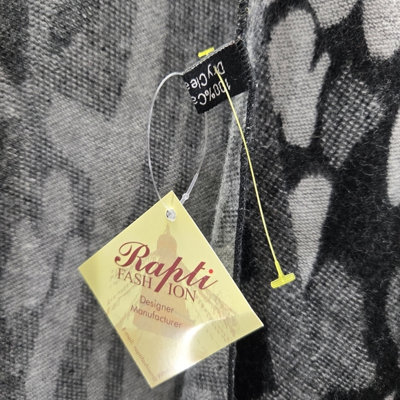 Rapti 100% Cashmere Reversible Buckle Shawl New with Tags - Picture 3 of 4